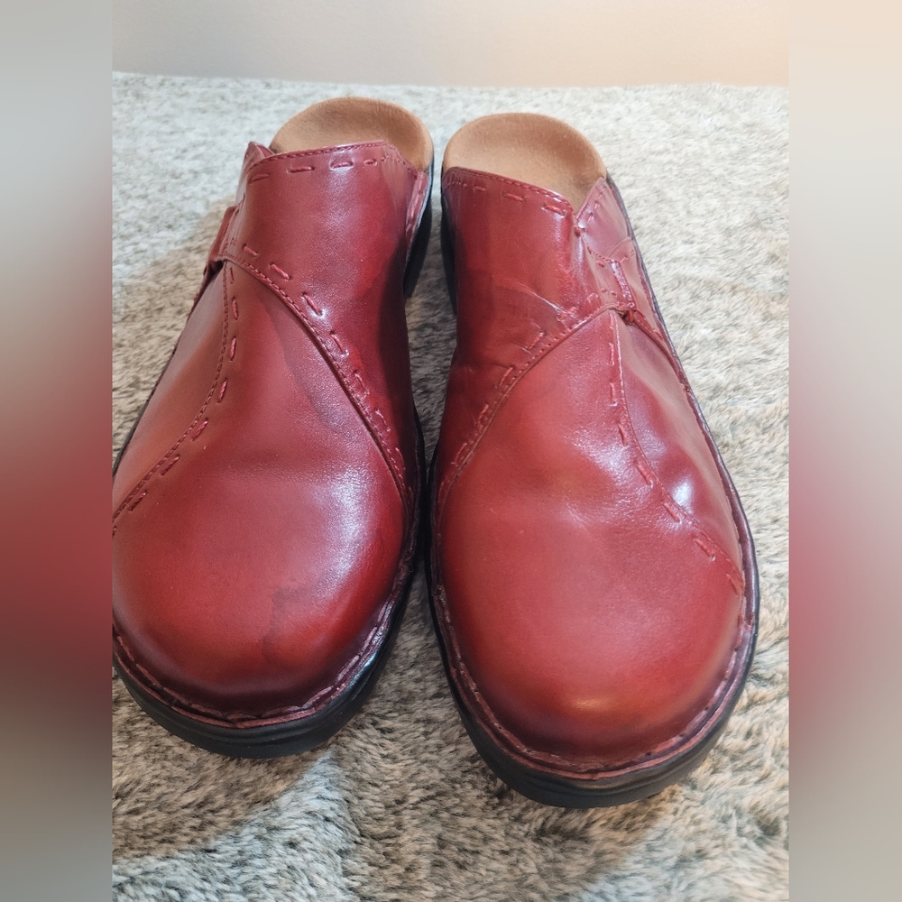Clarks Dark Red Stiched Leather Mule Clogs Size 11M